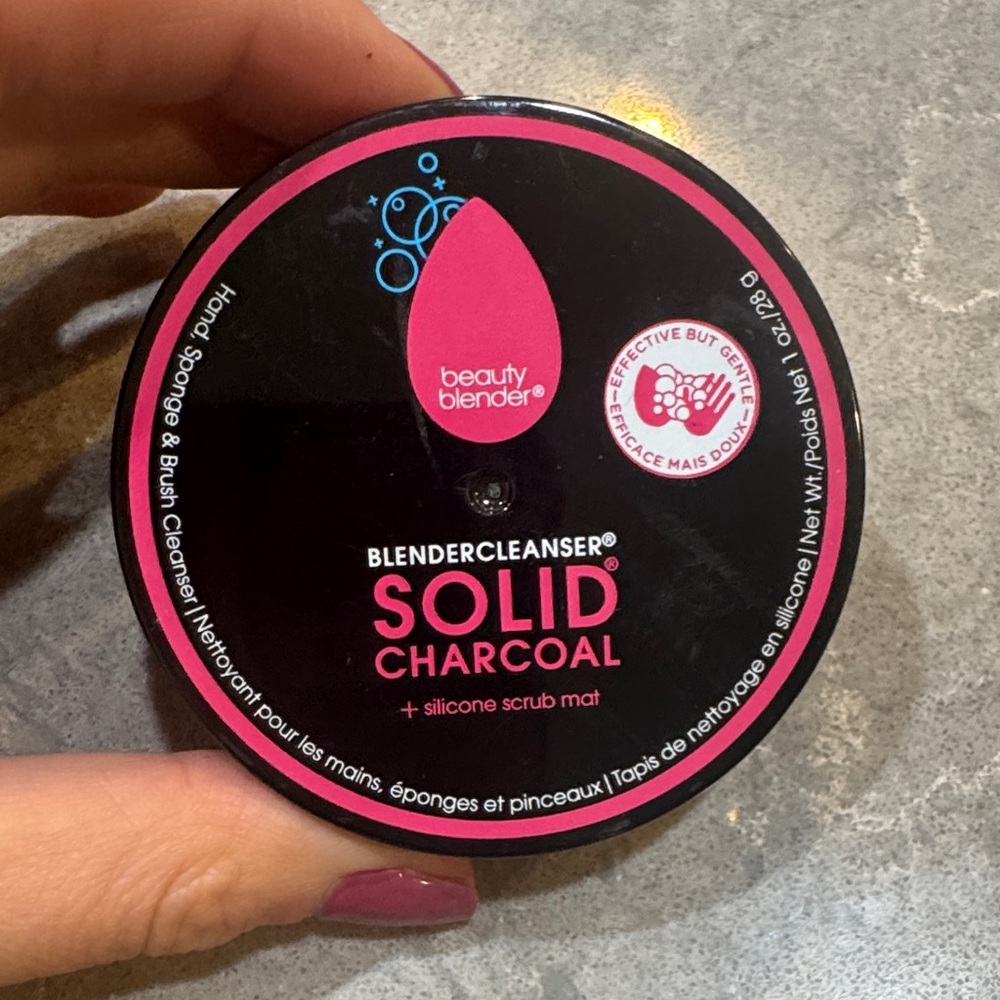 Beautyblender Solid Charcoal Cleanser with Pink Accents